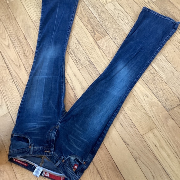 Vintage Guess women’s jeans, mid rise, flare leg, some stretch, 28” waist - Picture 4 of 6